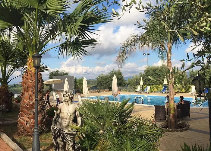 Uliveto Garden לינה וארוחת בוקר באניירה קלאברה