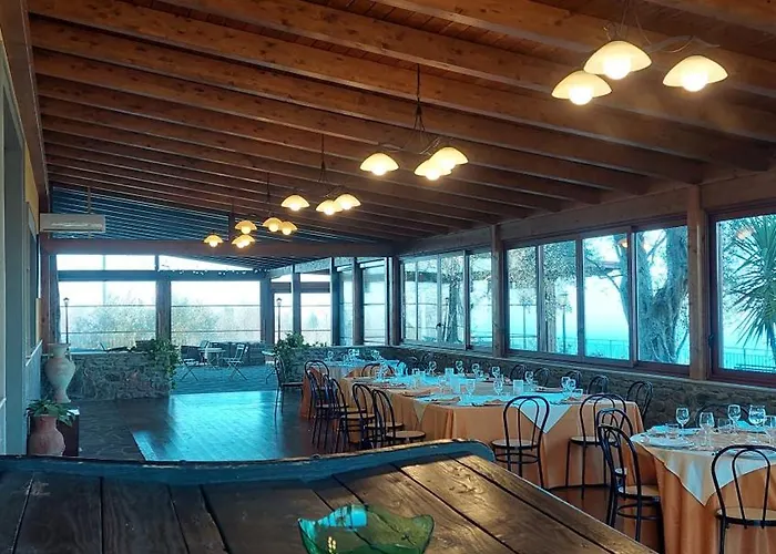 Uliveto Garden לינה וארוחת בוקר באניירה קלאברה