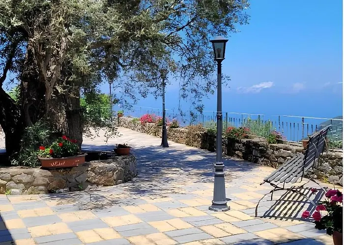 לינה וארוחת בוקר Uliveto Garden באניירה קלאברה